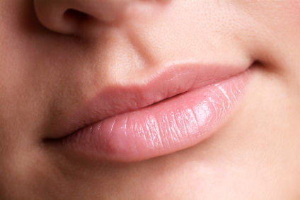 Disfrutar de labios sanos y bonitos durante toda la vida exige protegerlos también en verano