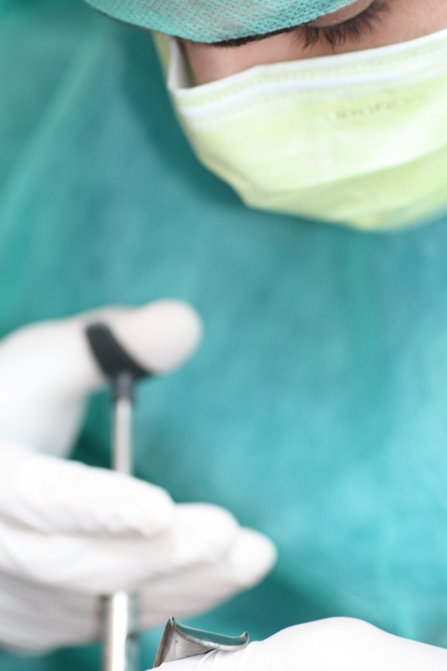 La anestesia dental permite evitar cualquier molestia al paciente durante la colocación del implante dental