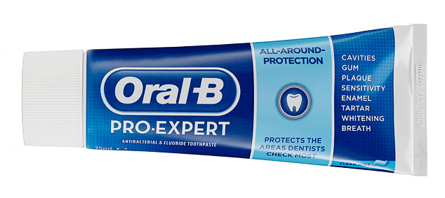 Oral-B Pro-Expert, con fluoruro de estaño estabilizado, nos ayudará a mantener sanos nuestros dientes y encías
